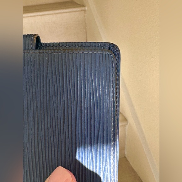 LOUIS VUITTON Epi Porte Billets Compact Bifold Blue Leather - Picture 11 of 13